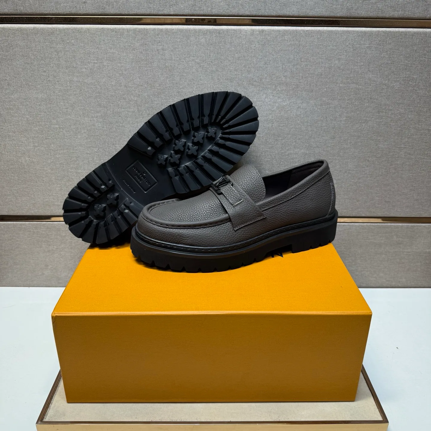 Men's men's shoes 💰pp620【Lv～】Men's casual leather shoes 2025z cabinet sales simultaneously 🔶Size: 39-44 #️⃣ 🔷3 colors🔜The upper is made of cowhide stitching ➕Cowhide lining, comfortable and breathable, sole: original comfortable and wear-resistant outsole, ⚠️real thing📱photographed🎬real thing is better📢📢📢